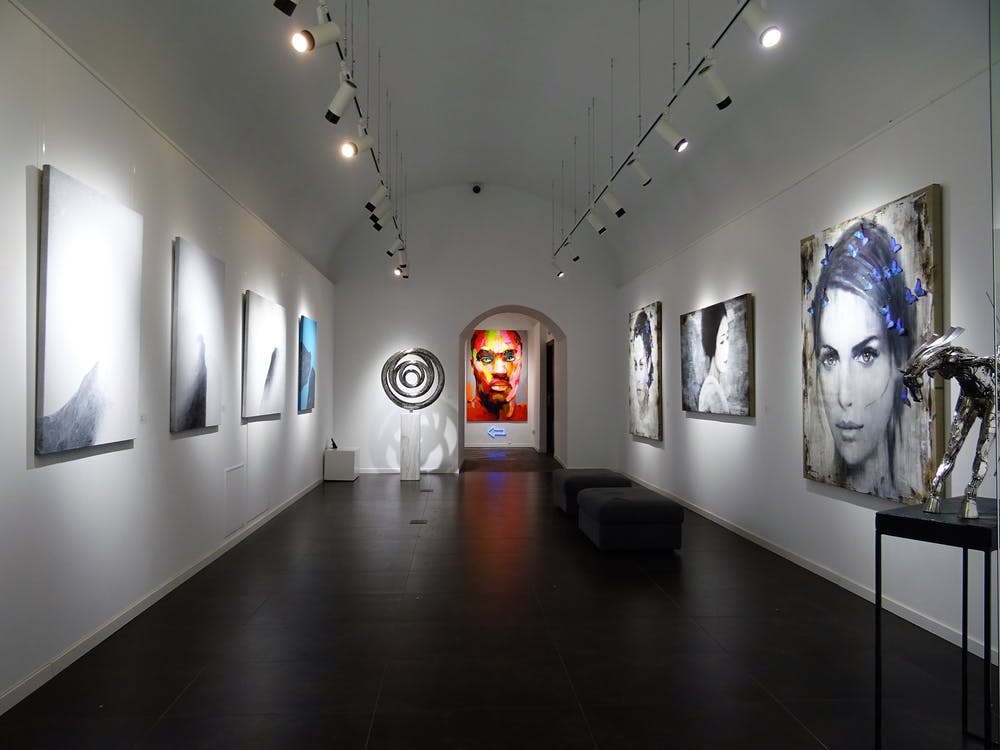 There are several reasons for becoming an art collector today. However, there is a common ground all art lovers share: the quest for an emotional piece and the concern of making a good investment choice. 