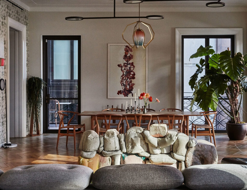 Paintings give spaces a sense of completeness in interior design