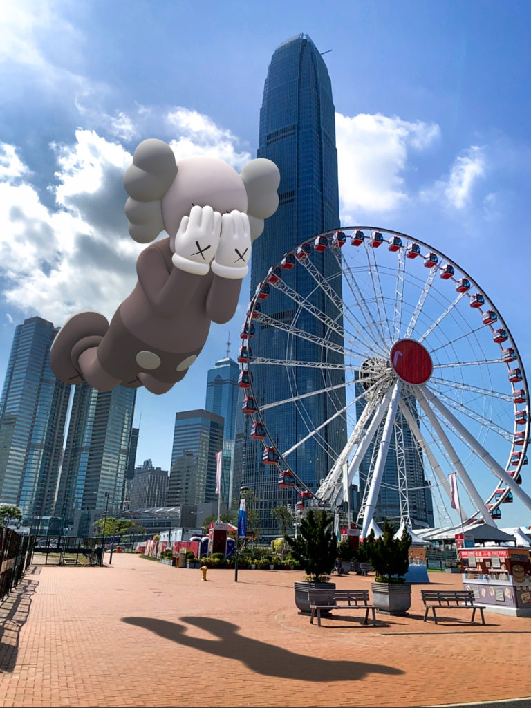 Kaws has also adapted to the new lockdown rules. The public performance "COMPANION (EXPANDED)" has been adapted according to the rules of social distance.
