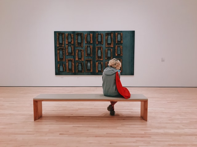 After the first crash, it was the turn of the of online content: galleries, fairs, and biennials launched the onslaught of digital, sparking a real fight at the last view.
Now is the time for new rules for the art market.