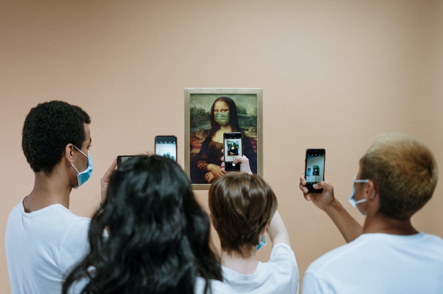 The Louvre reopens after almost four months of closure due to the pandemic. The most visited museum in the world has opened its doors with controlled entrances to ensure social distancing.